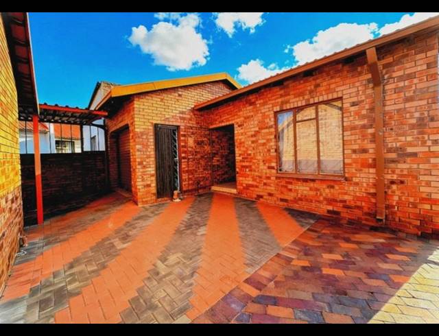 3 BEDROOM HOUSE FOR SALE IN ZAKARIYYA PARK